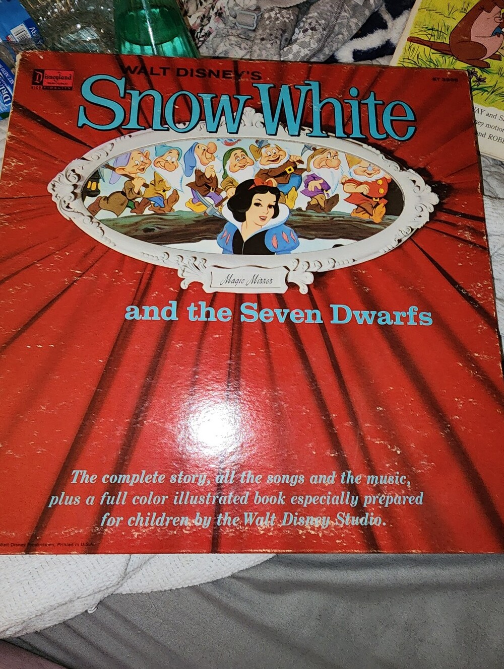 Disney Snow White and the Seven Dwarfs Decorative Cover – Gray and Red Trim